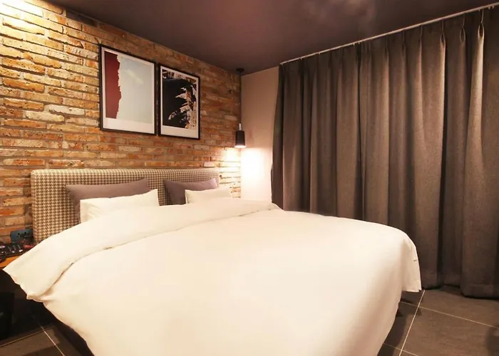 Hotel Brown Dot Daeyeon 2*