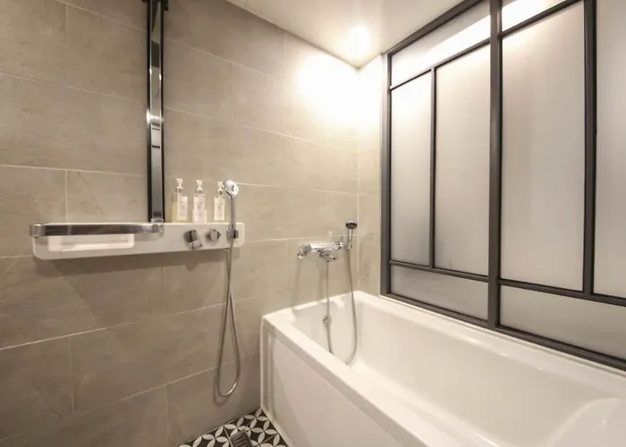 Brown Dot Daeyeon Hotel 2*
