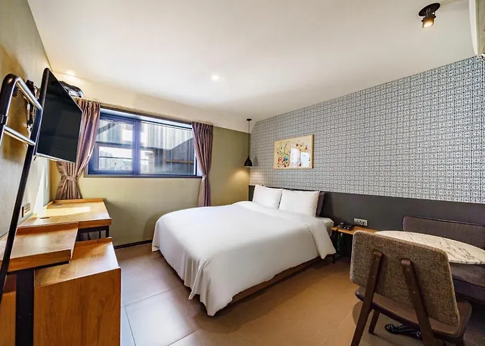 Brown Dot Daeyeon Hotel