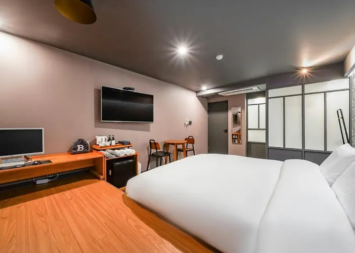 Hotel Brown Dot Daeyeon 2*