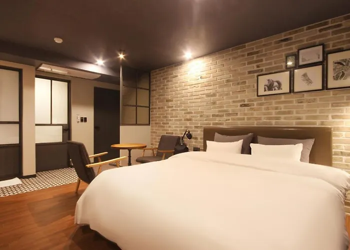 Hotel Brown Dot Daeyeon 2*