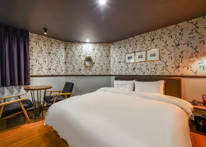 Hotel Brown Dot Daeyeon 2*