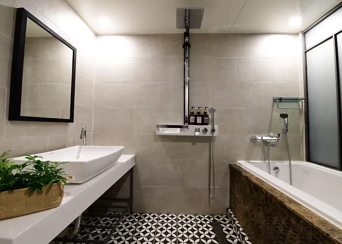 Brown Dot Daeyeon Hotel